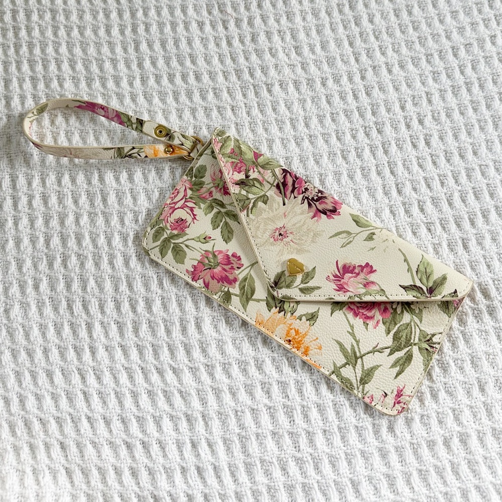 Betsey Johnson White Pink Green Floral Wristlet Clutch Bridal 8.5 in W & 4 in T